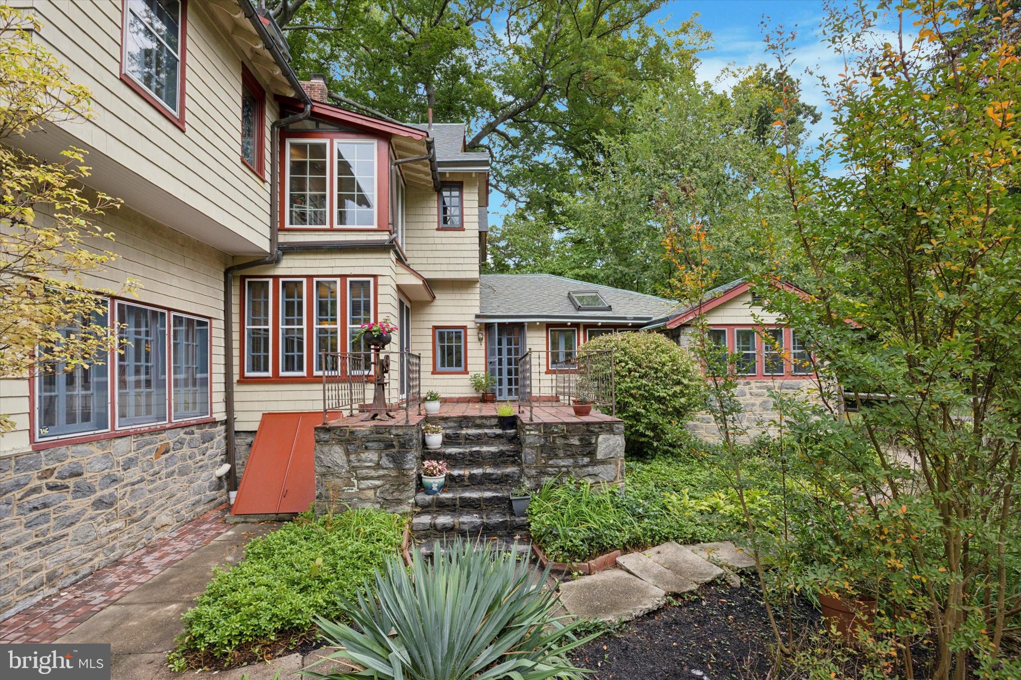 SWARTHMORE HILLS - Residential