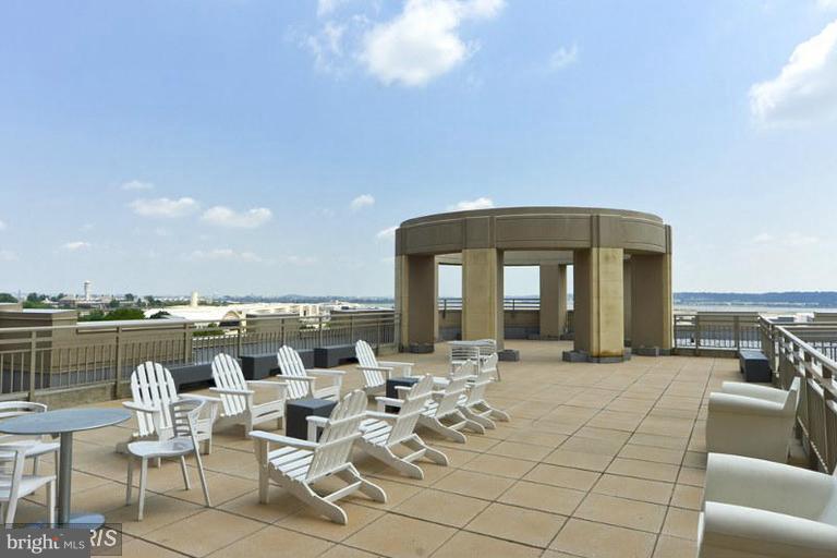 ECLIPSE ON CENTER PARK - Residential