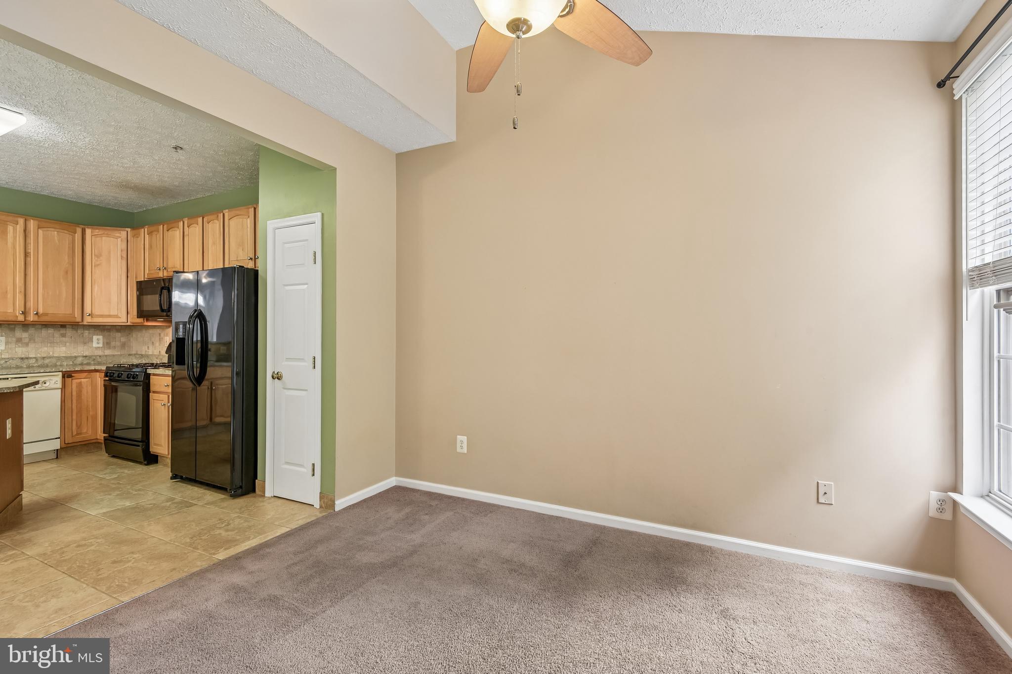 CONSTANT FRIENDSHIP - Residential