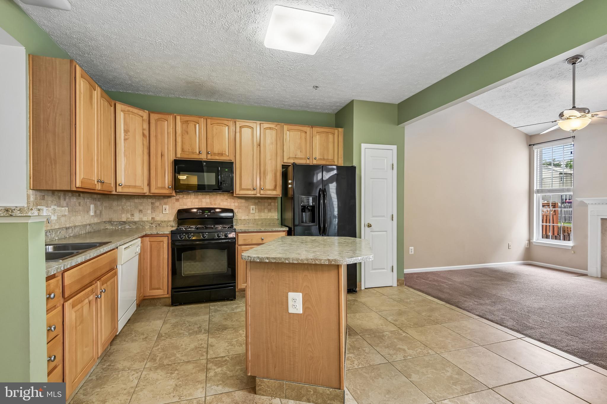 CONSTANT FRIENDSHIP - Residential