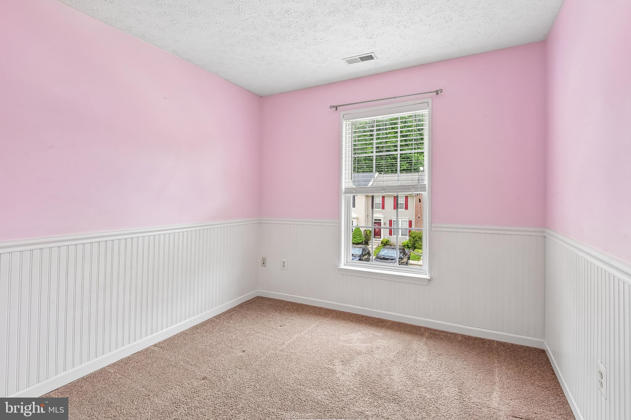 CONSTANT FRIENDSHIP - Residential