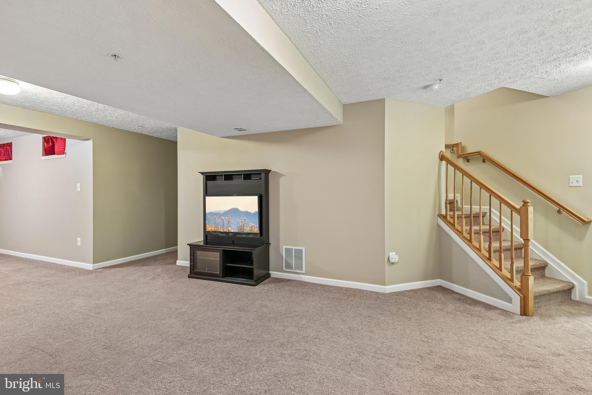 CONSTANT FRIENDSHIP - Residential