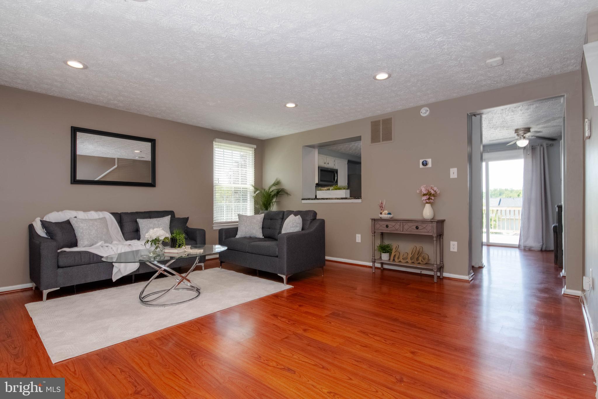CONSTANT FRIENDSHIP - Residential