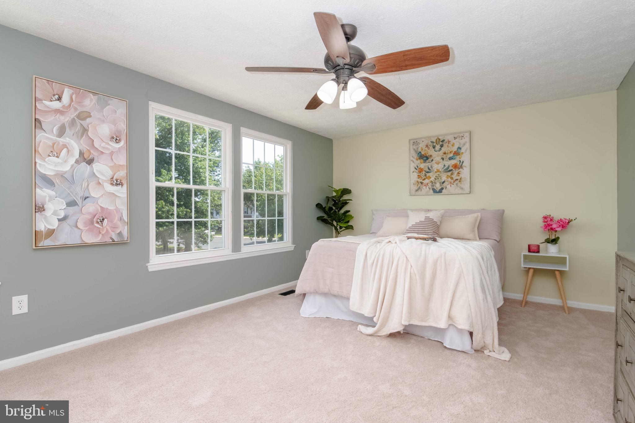 CONSTANT FRIENDSHIP - Residential