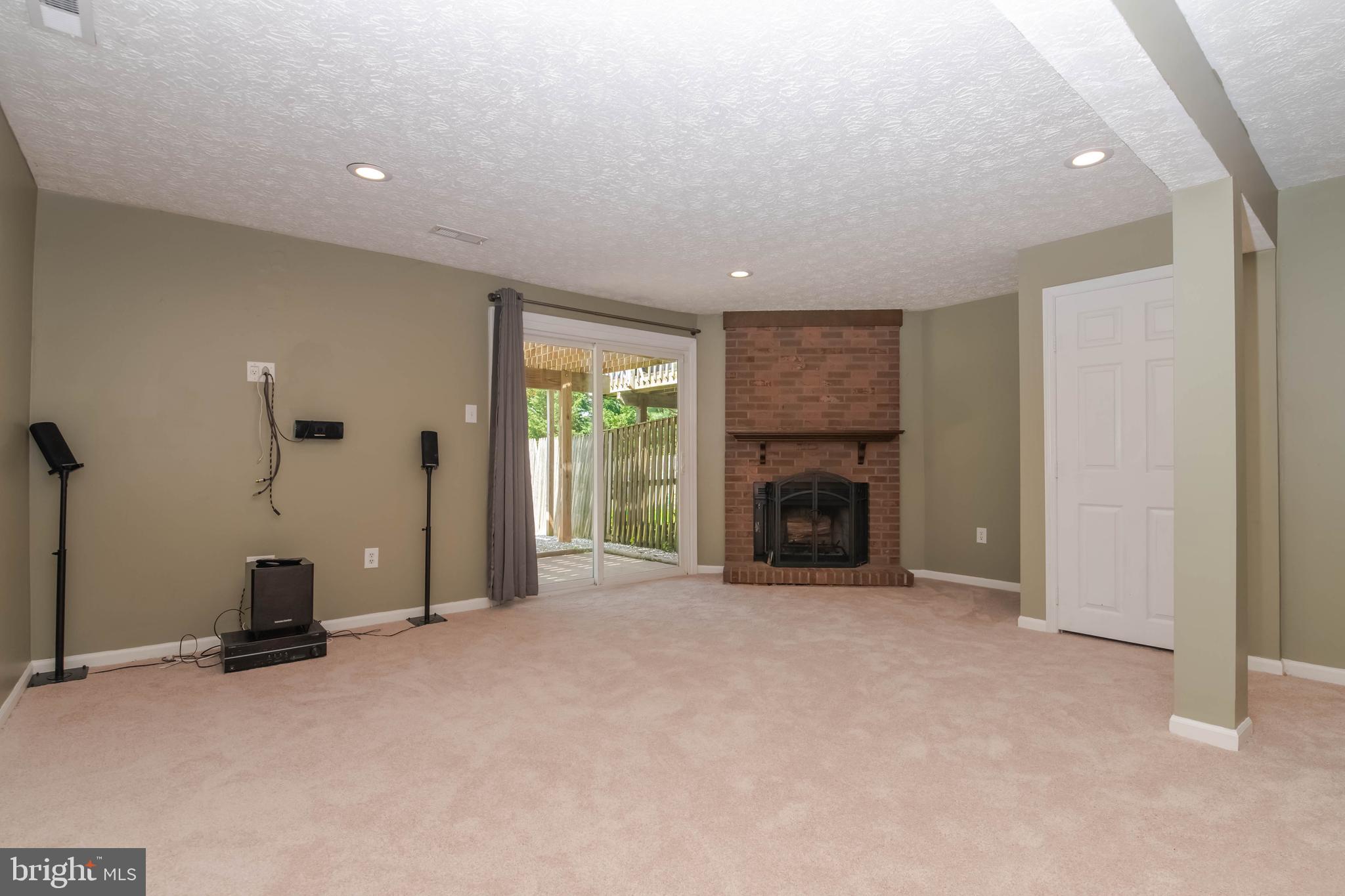 CONSTANT FRIENDSHIP - Residential