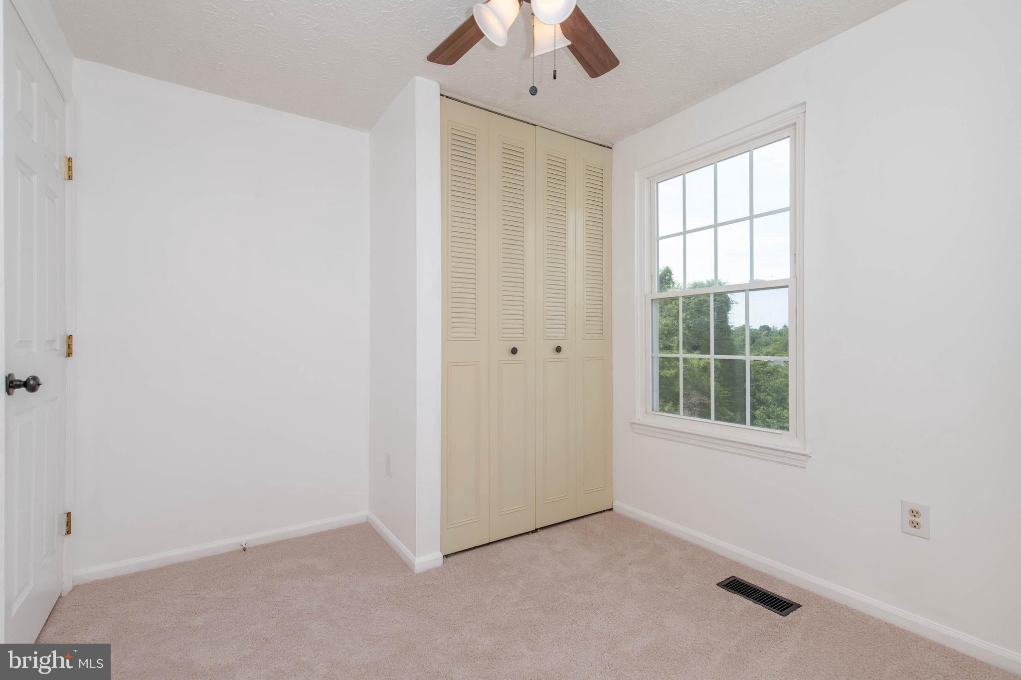 CONSTANT FRIENDSHIP - Residential