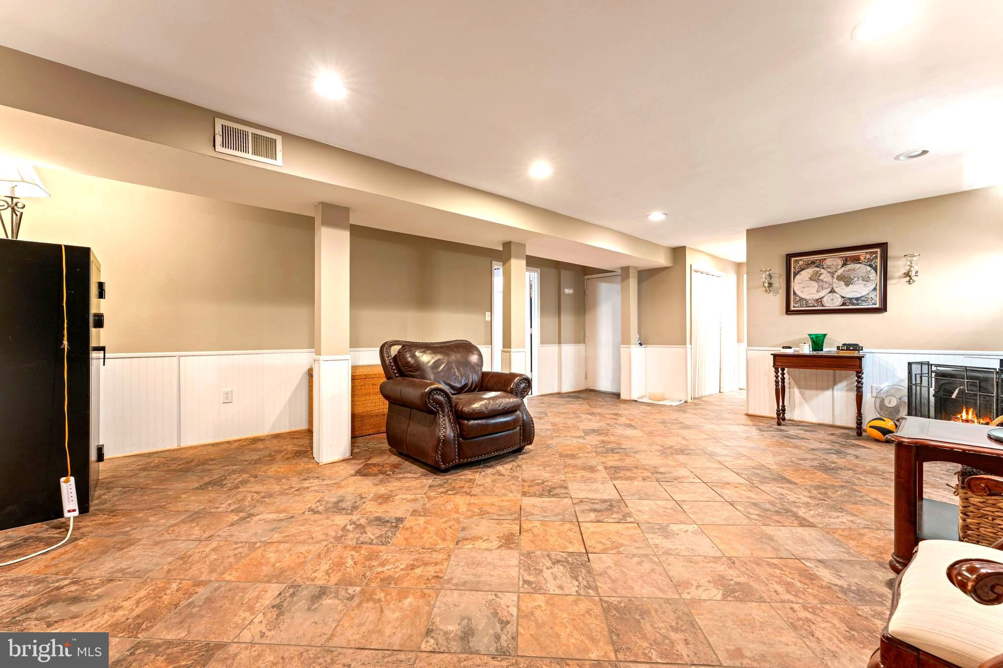 WEST JEFFERSON - Residential