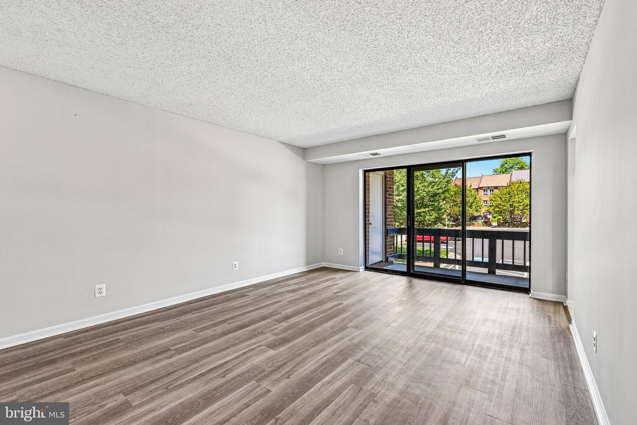 VISTAS OF VIENNA CONDOMINIUMS - Residential