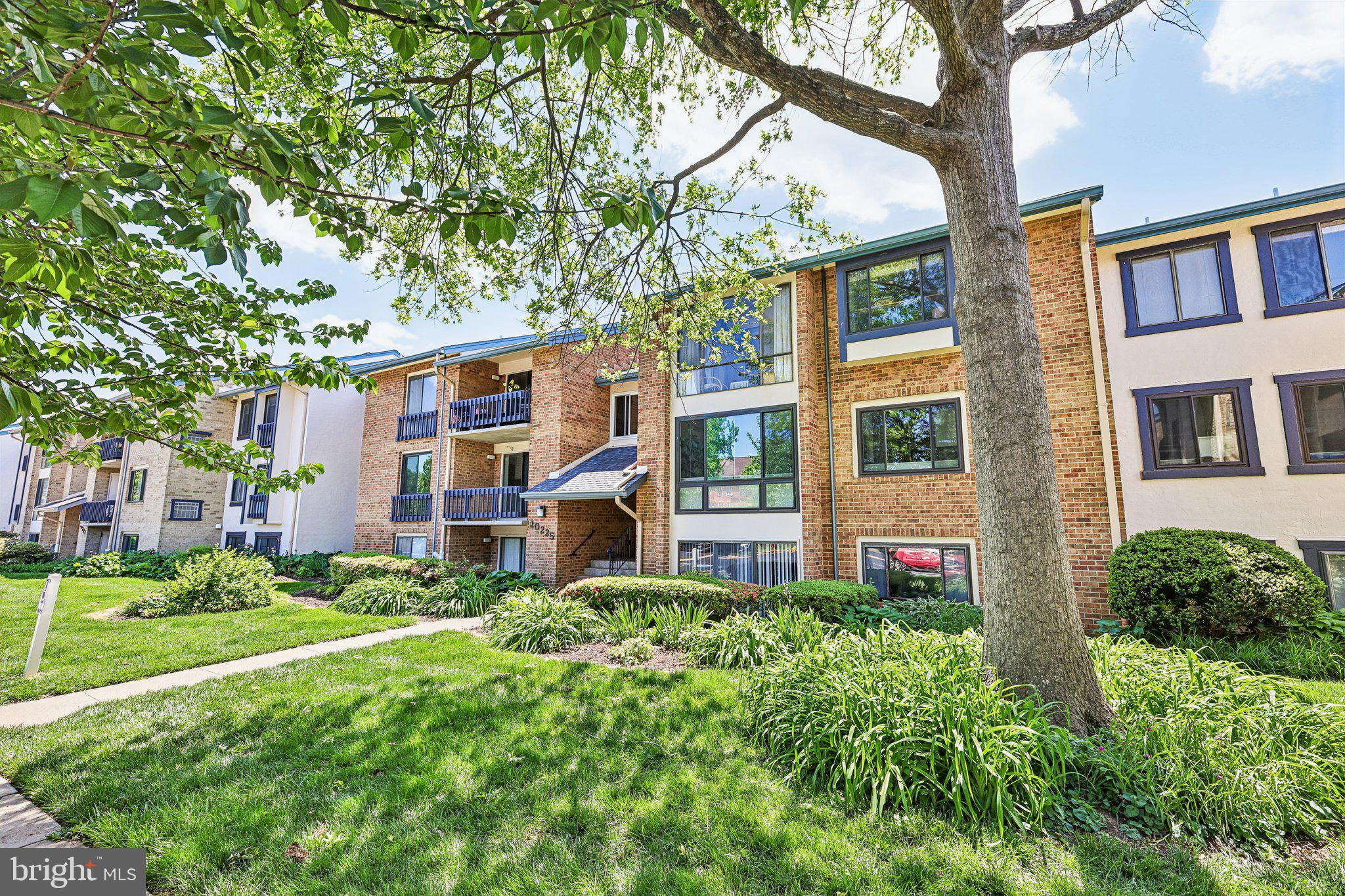 VISTAS OF VIENNA CONDOMINIUMS - Residential