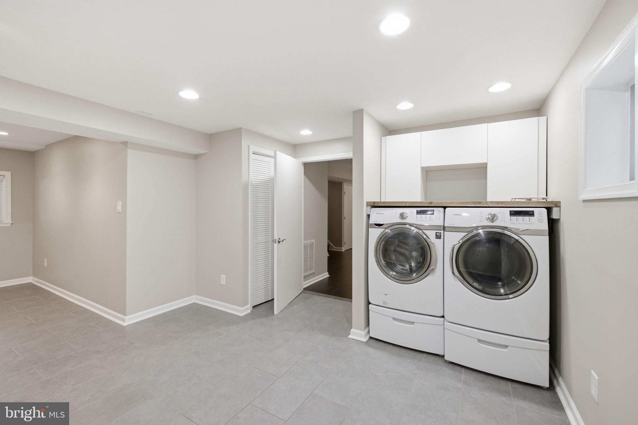 WARRENTON VILLAGE - Residential