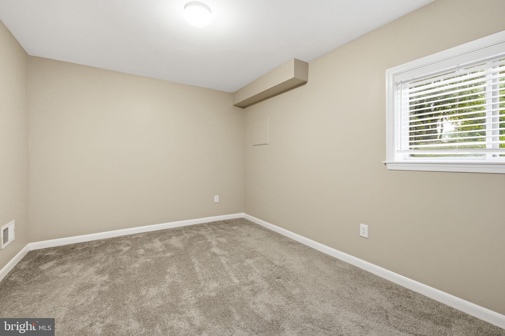WARRENTON VILLAGE - Residential