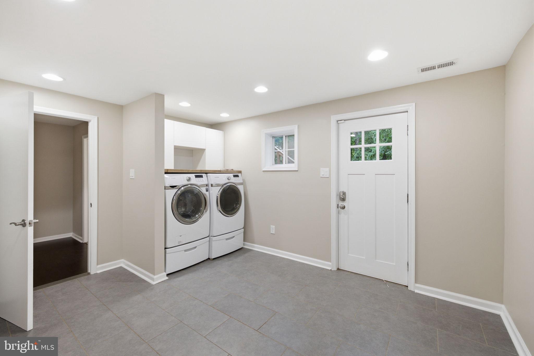 WARRENTON VILLAGE - Residential