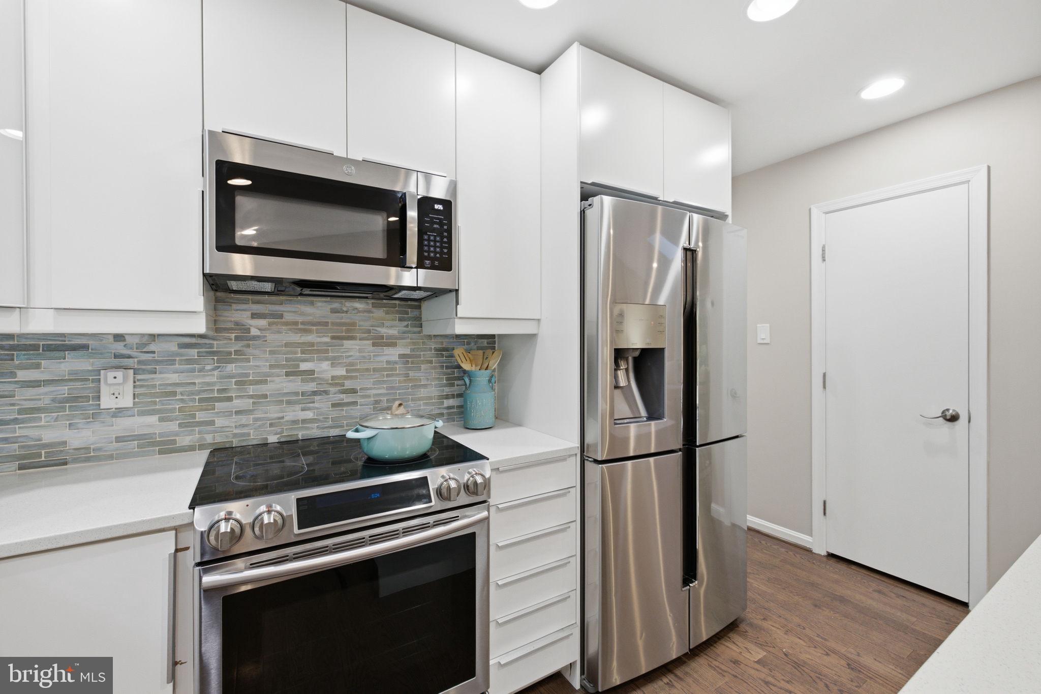WARRENTON VILLAGE - Residential