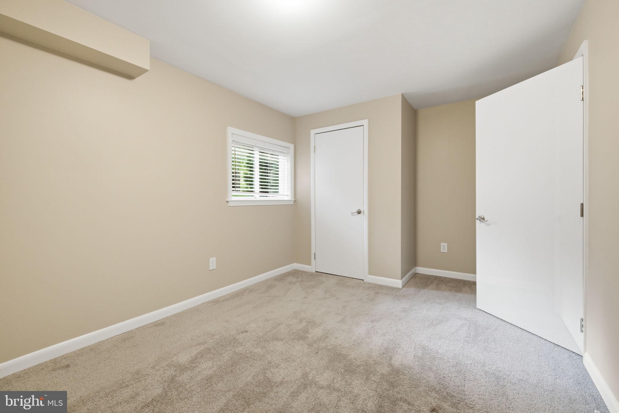 WARRENTON VILLAGE - Residential