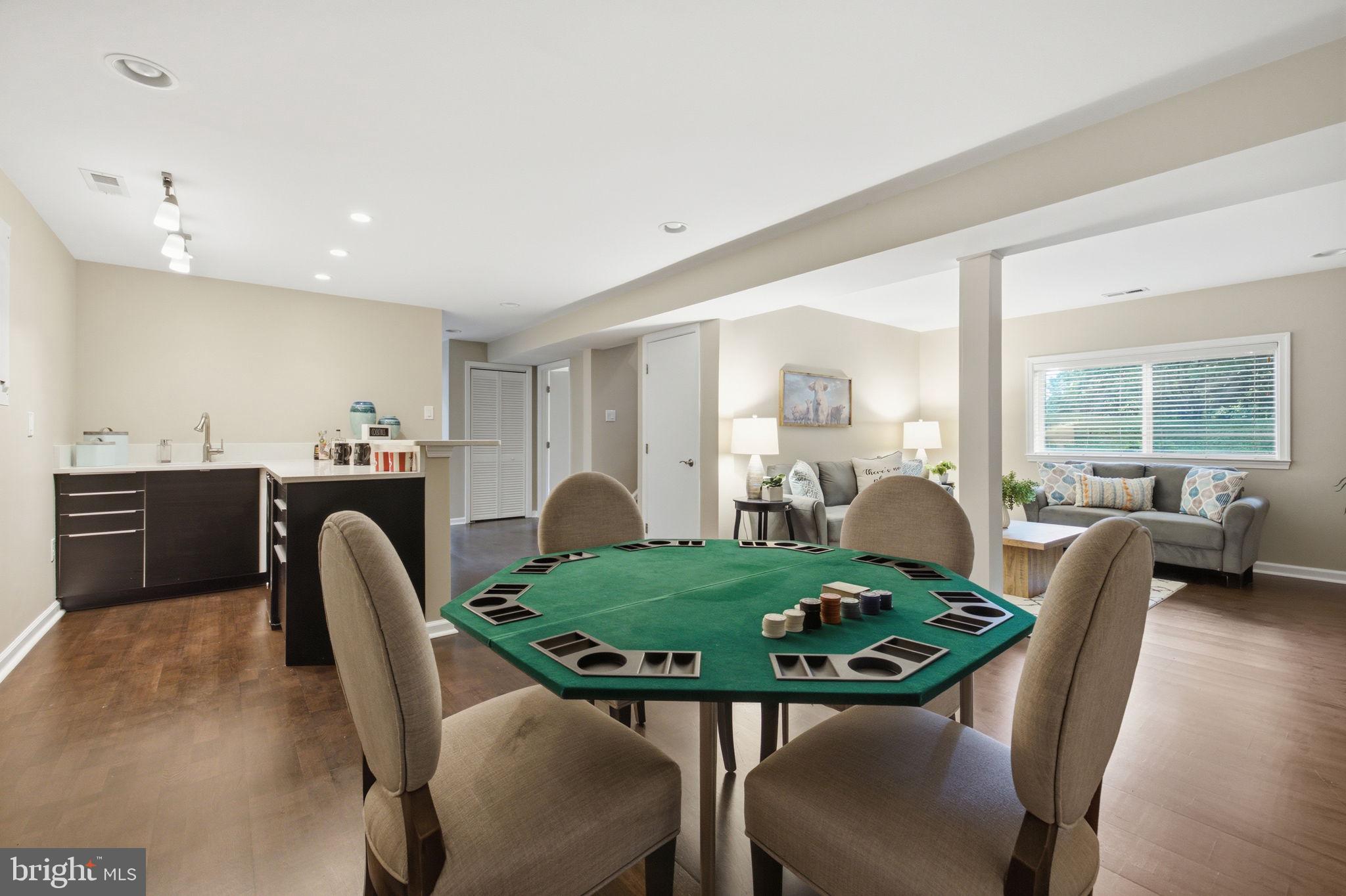 WARRENTON VILLAGE - Residential