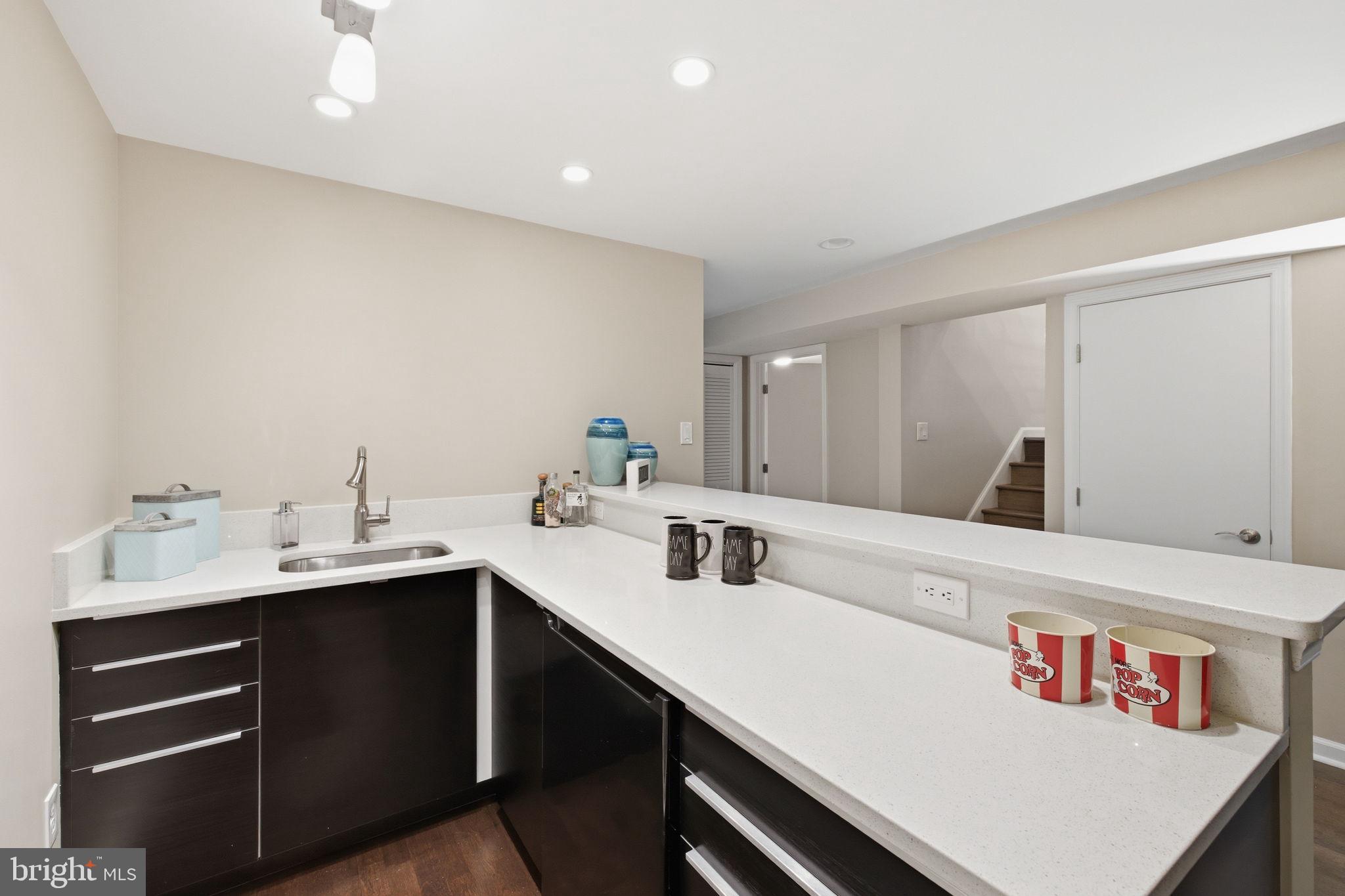 WARRENTON VILLAGE - Residential