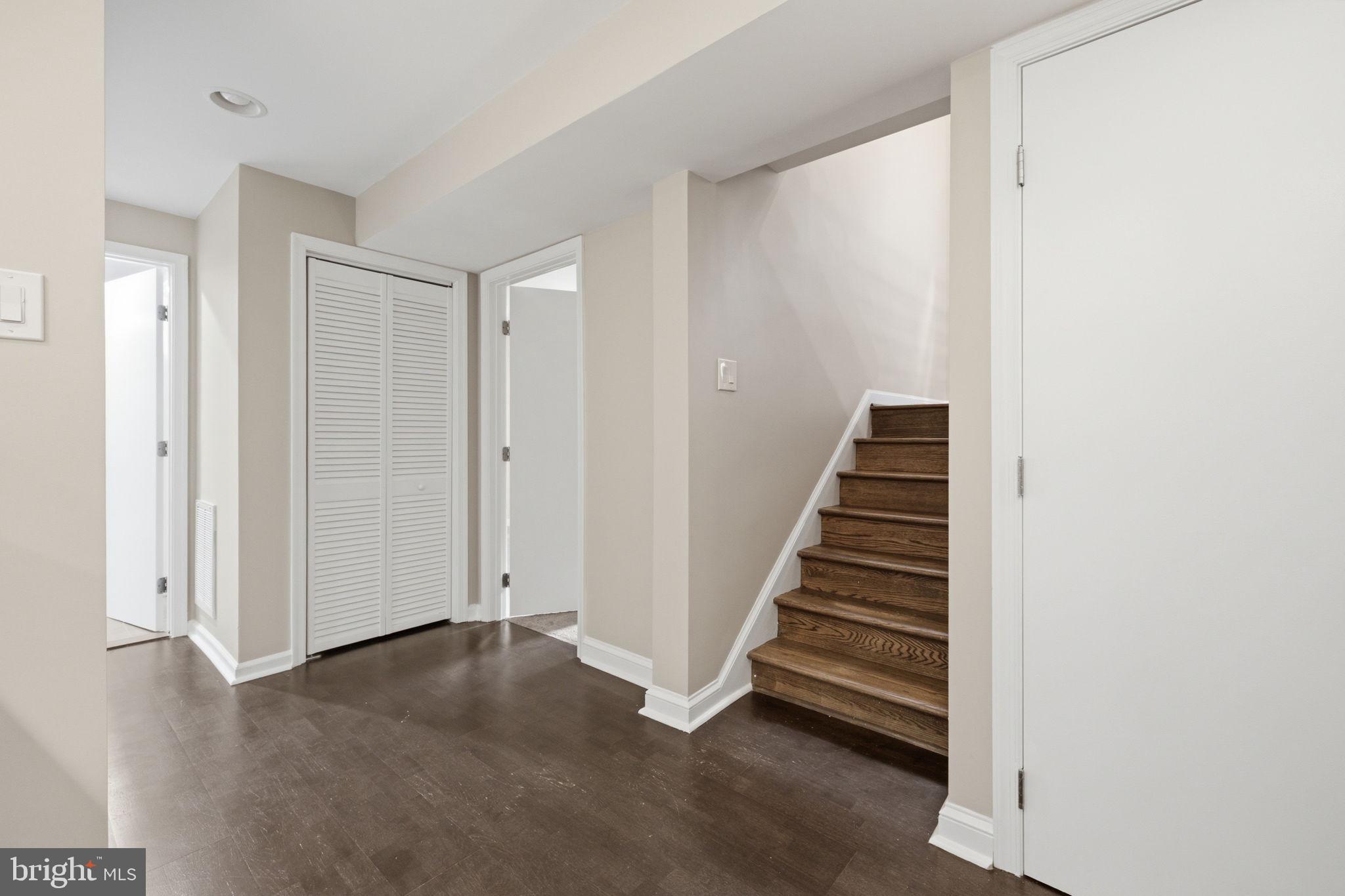 WARRENTON VILLAGE - Residential