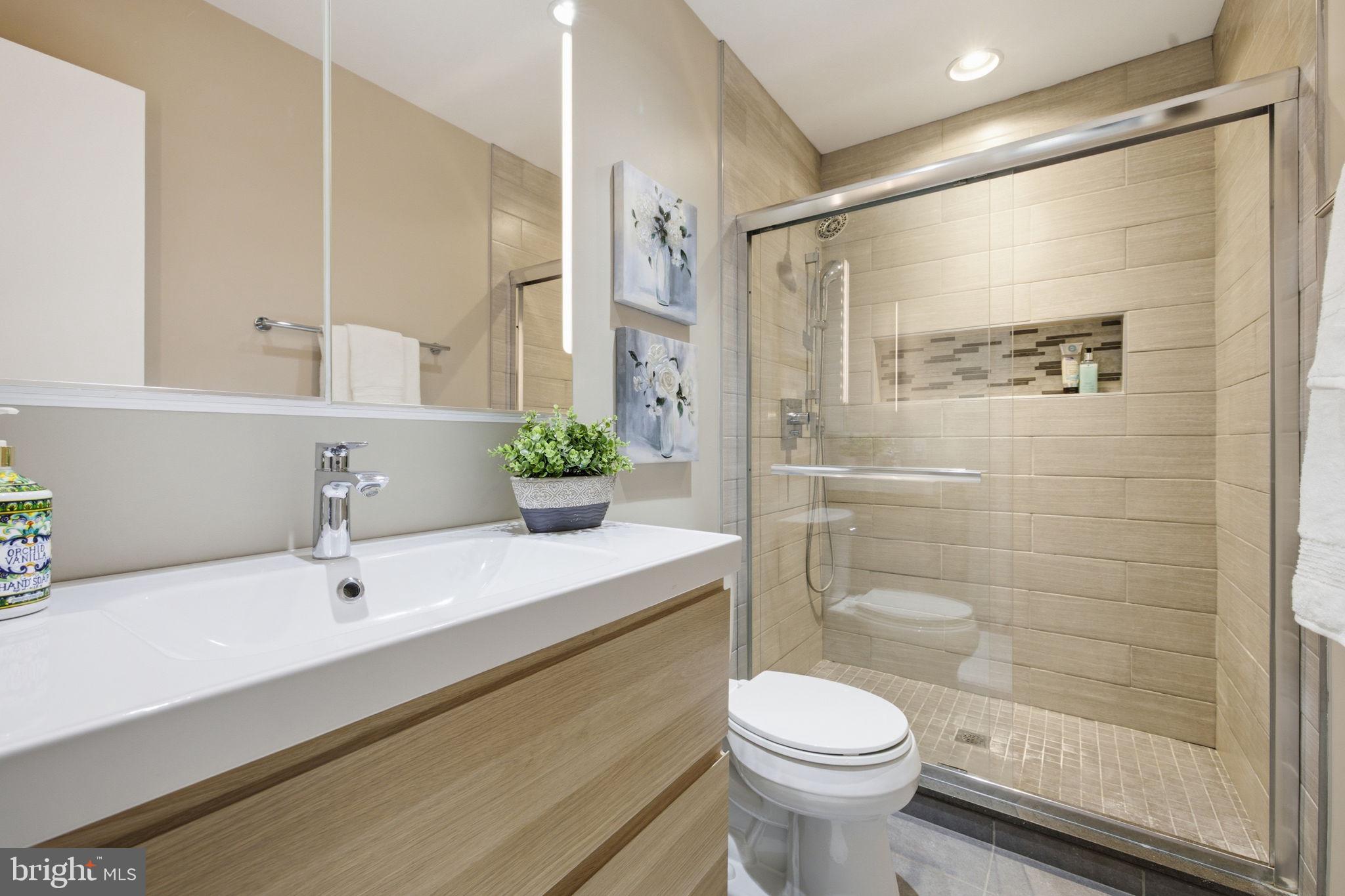 WARRENTON VILLAGE - Residential
