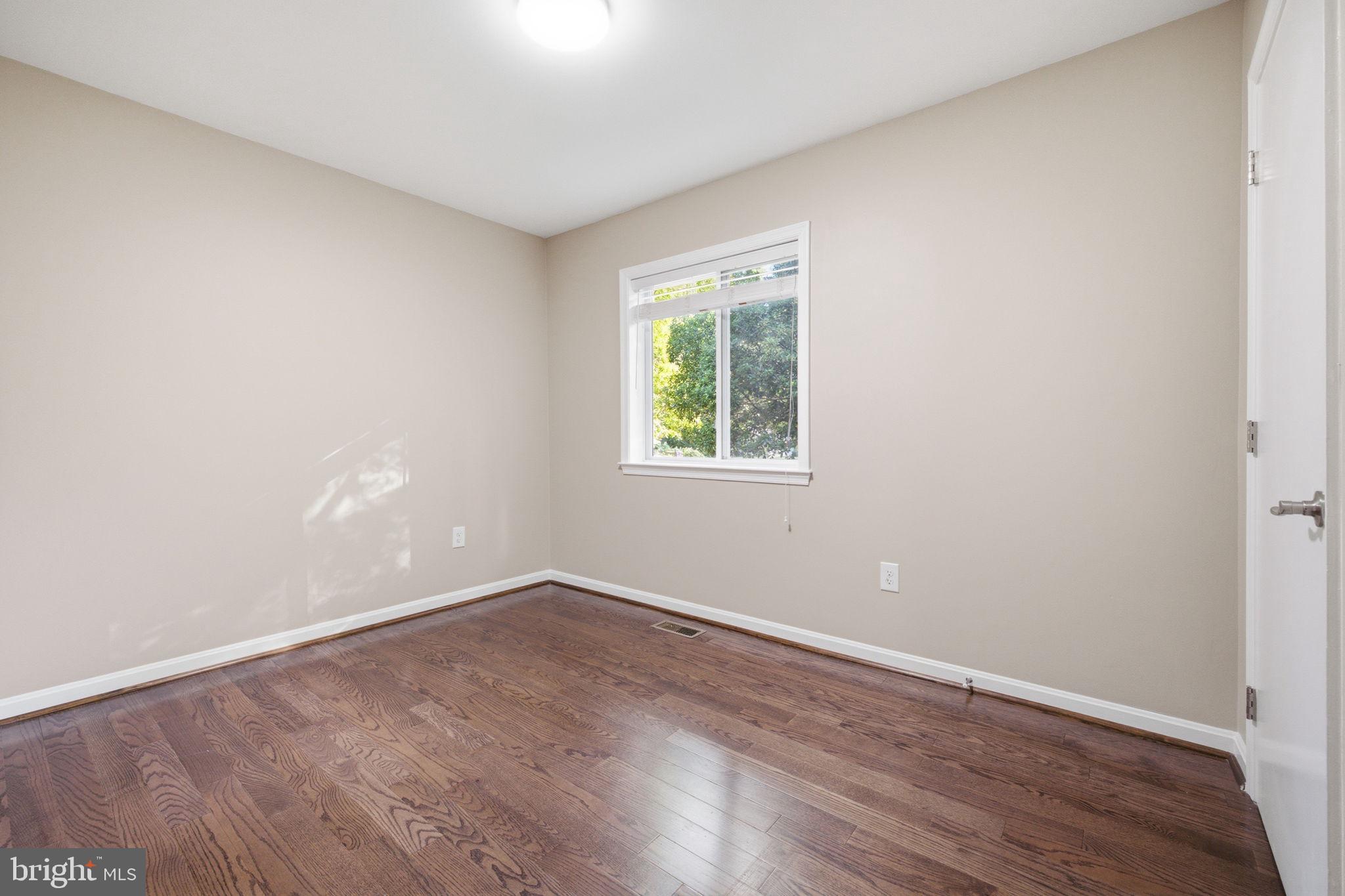 WARRENTON VILLAGE - Residential