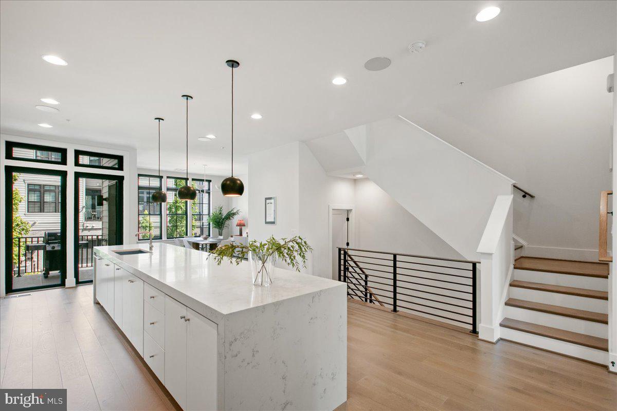 ONE LOUDOUN - Residential
