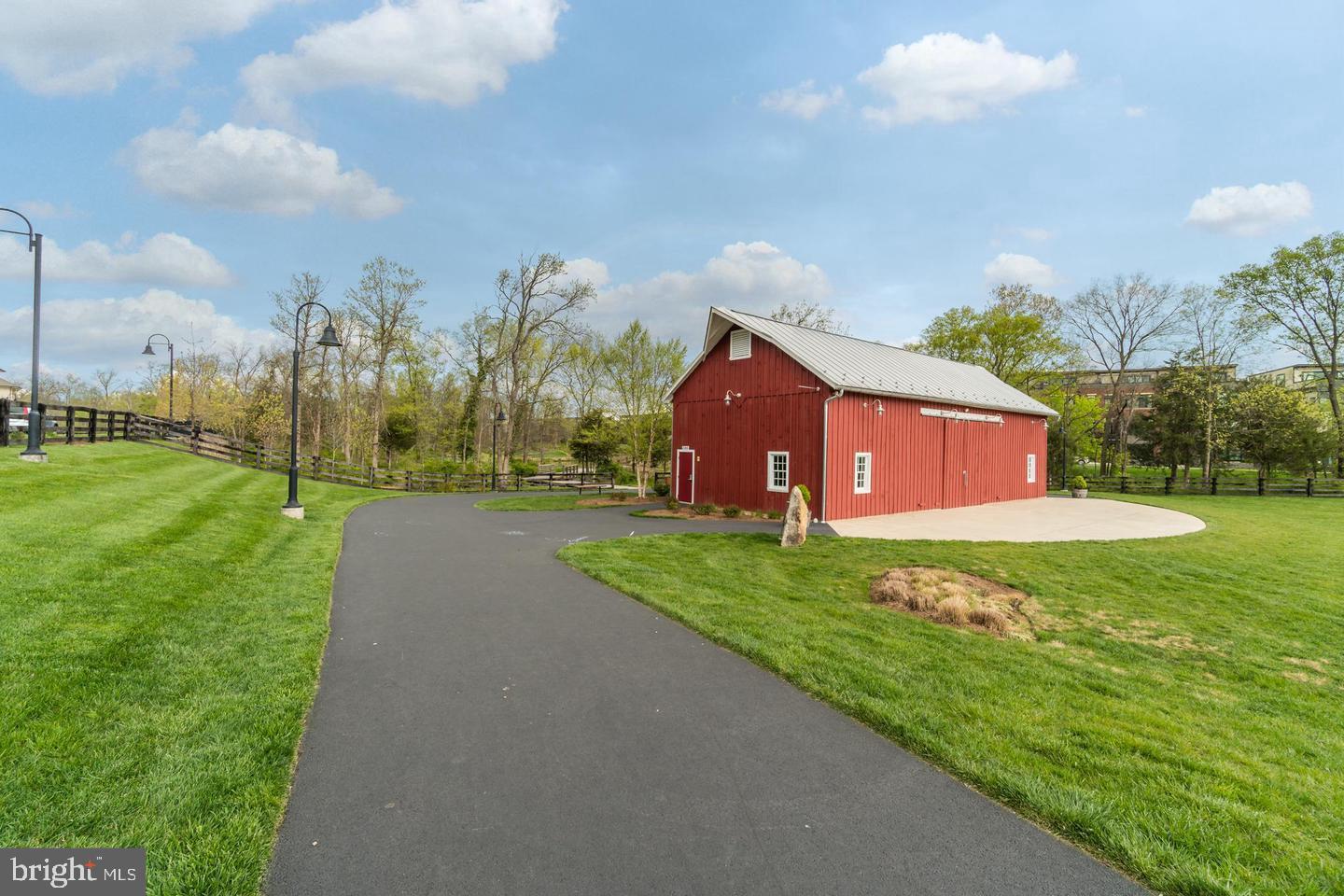 ONE LOUDOUN - Residential