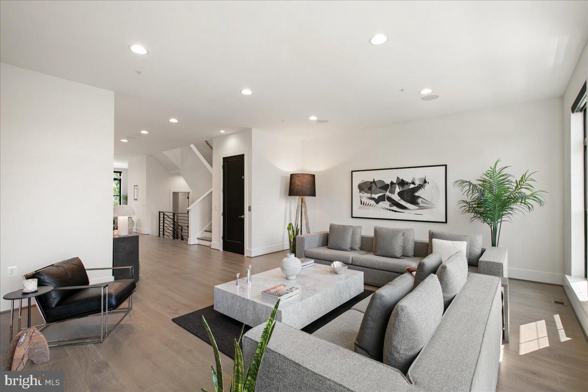 ONE LOUDOUN - Residential