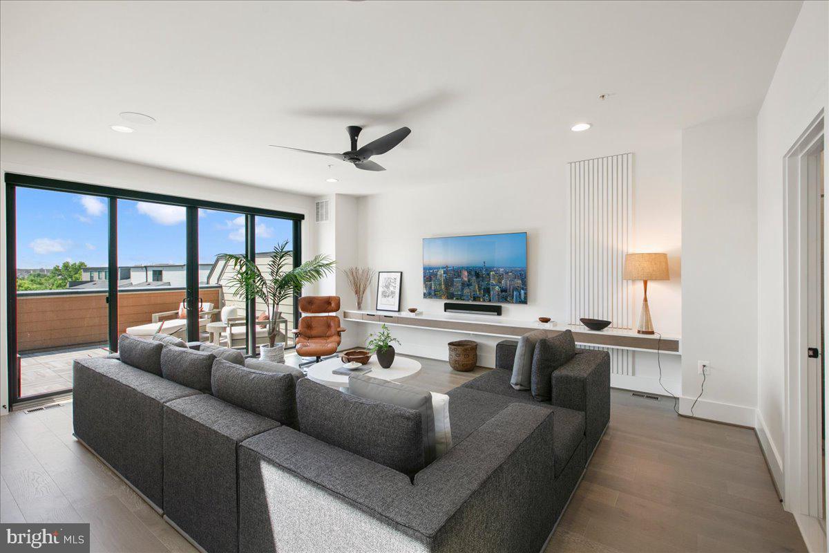 ONE LOUDOUN - Residential