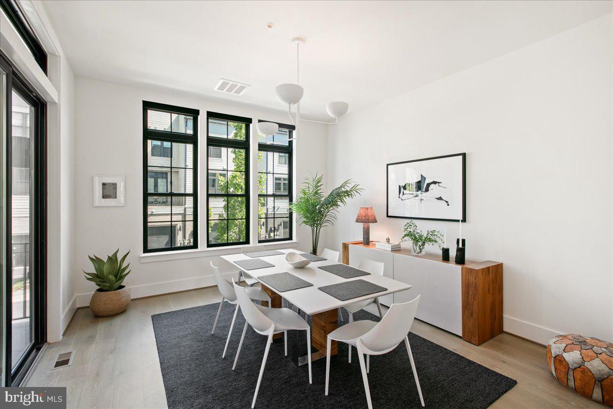 ONE LOUDOUN - Residential