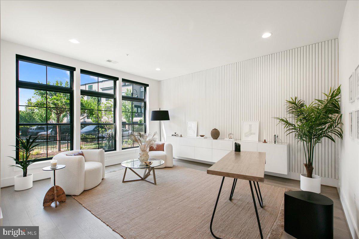 ONE LOUDOUN - Residential