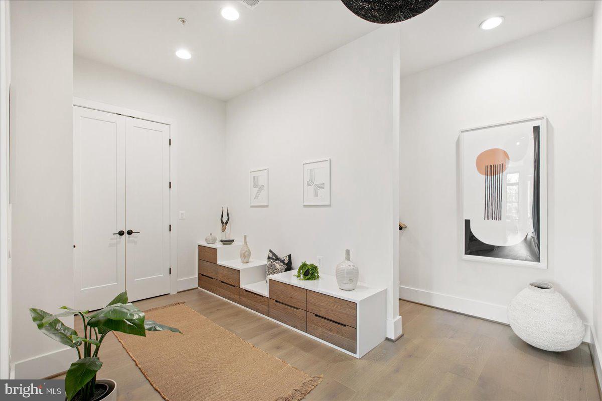 ONE LOUDOUN - Residential
