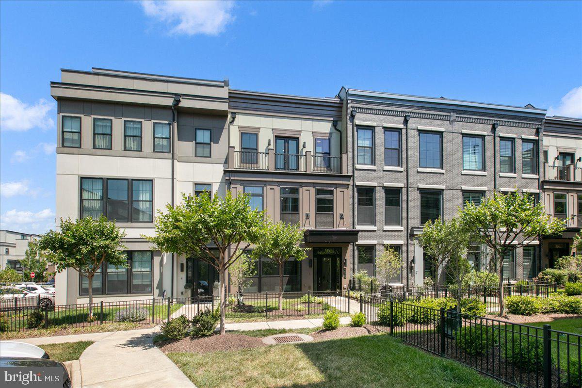 ONE LOUDOUN - Residential