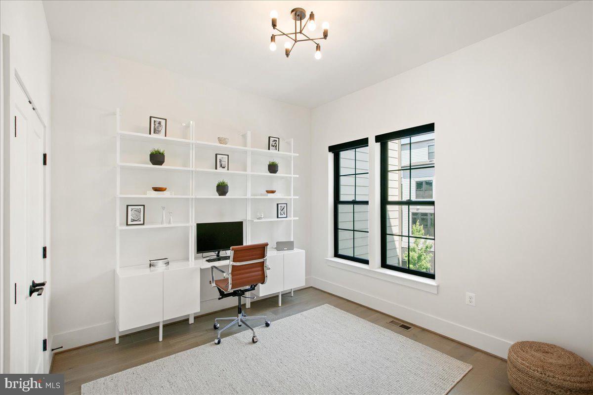 ONE LOUDOUN - Residential