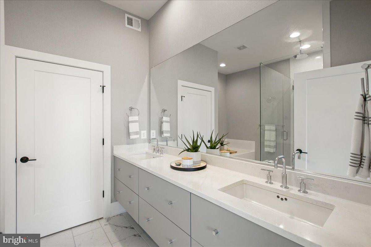 ONE LOUDOUN - Residential