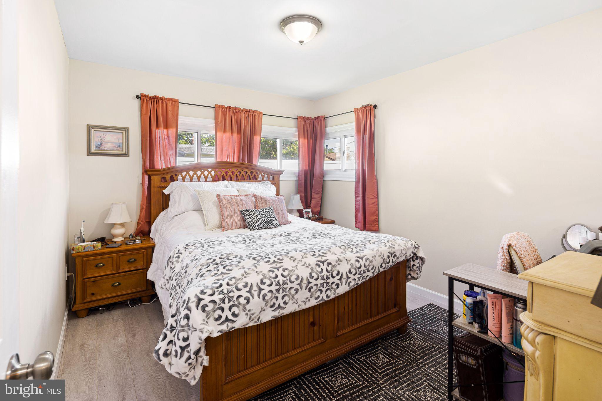 LEVITTOWN - Residential