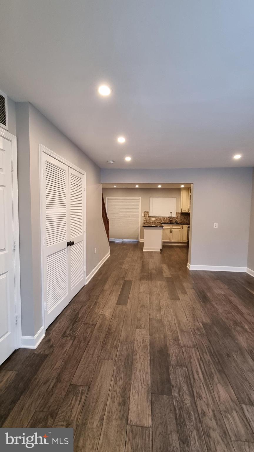 FAIR LAKES LAND BAY 4D - Residential Lease