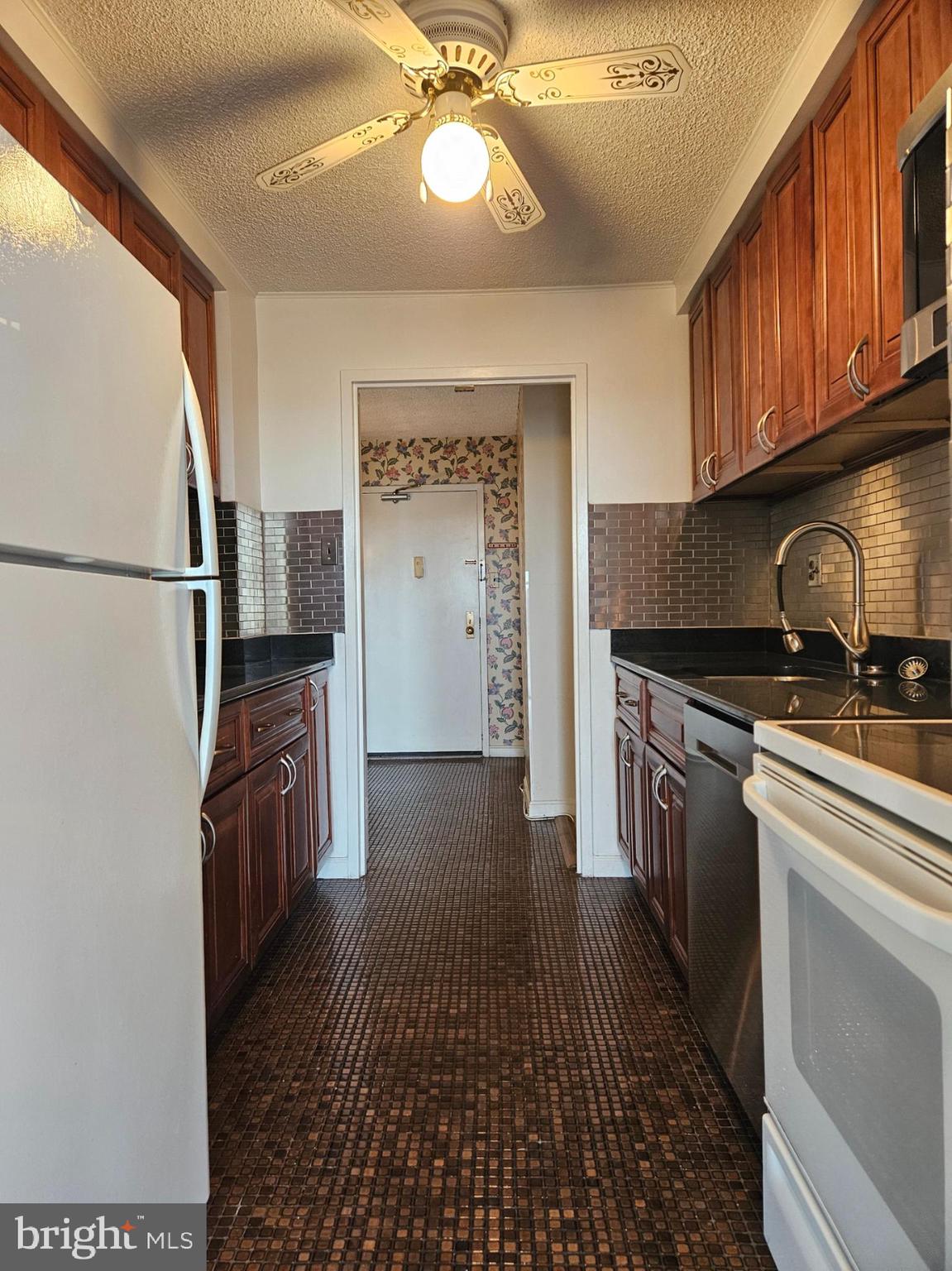 GREENHOUSE - Residential Lease