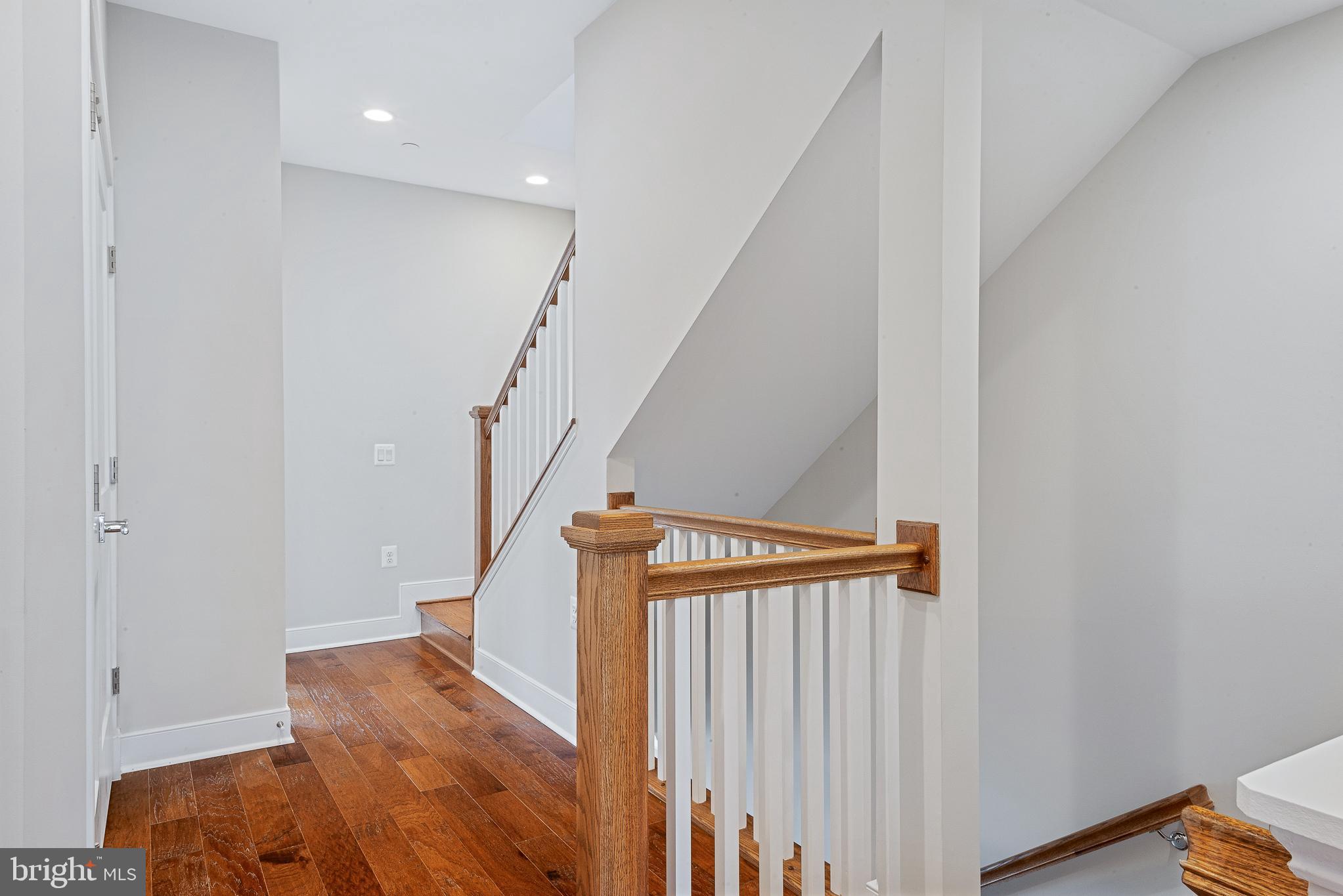 THE TOWNES AT GROSVENOR PLACE - Residential
