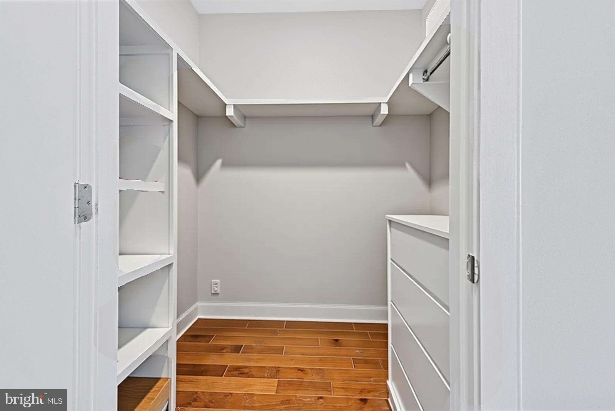 THE TOWNES AT GROSVENOR PLACE - Residential