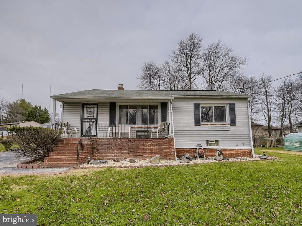 4 Bedroom ; 2 Bath - house - recently remodeled.   Large bedrooms,  quiet street and great neighborhood.  Large Front and private backyard.  Close to highway, transportation, and supermarkets, stores.