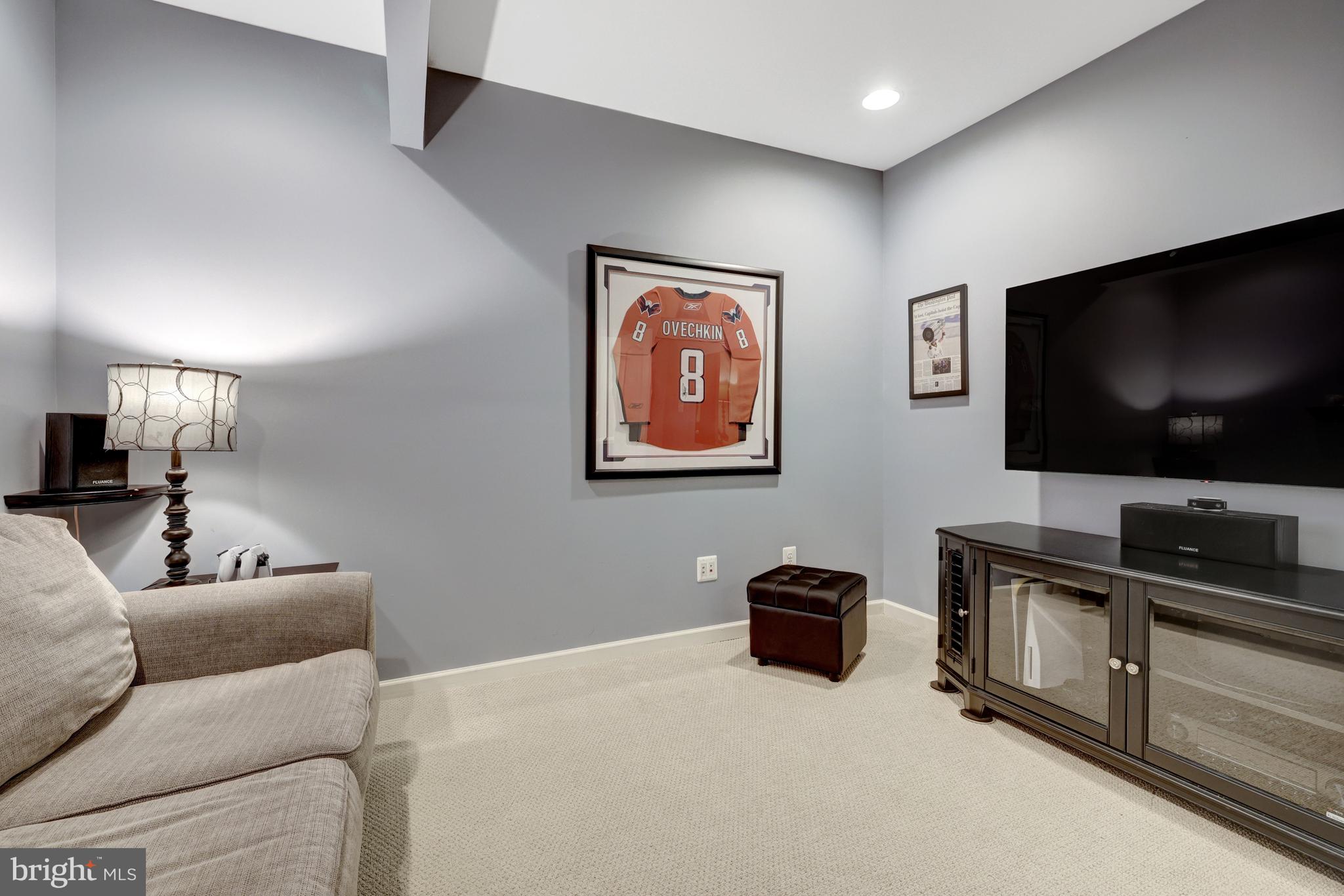 LOUDOUN VALLEY ESTATES - Residential