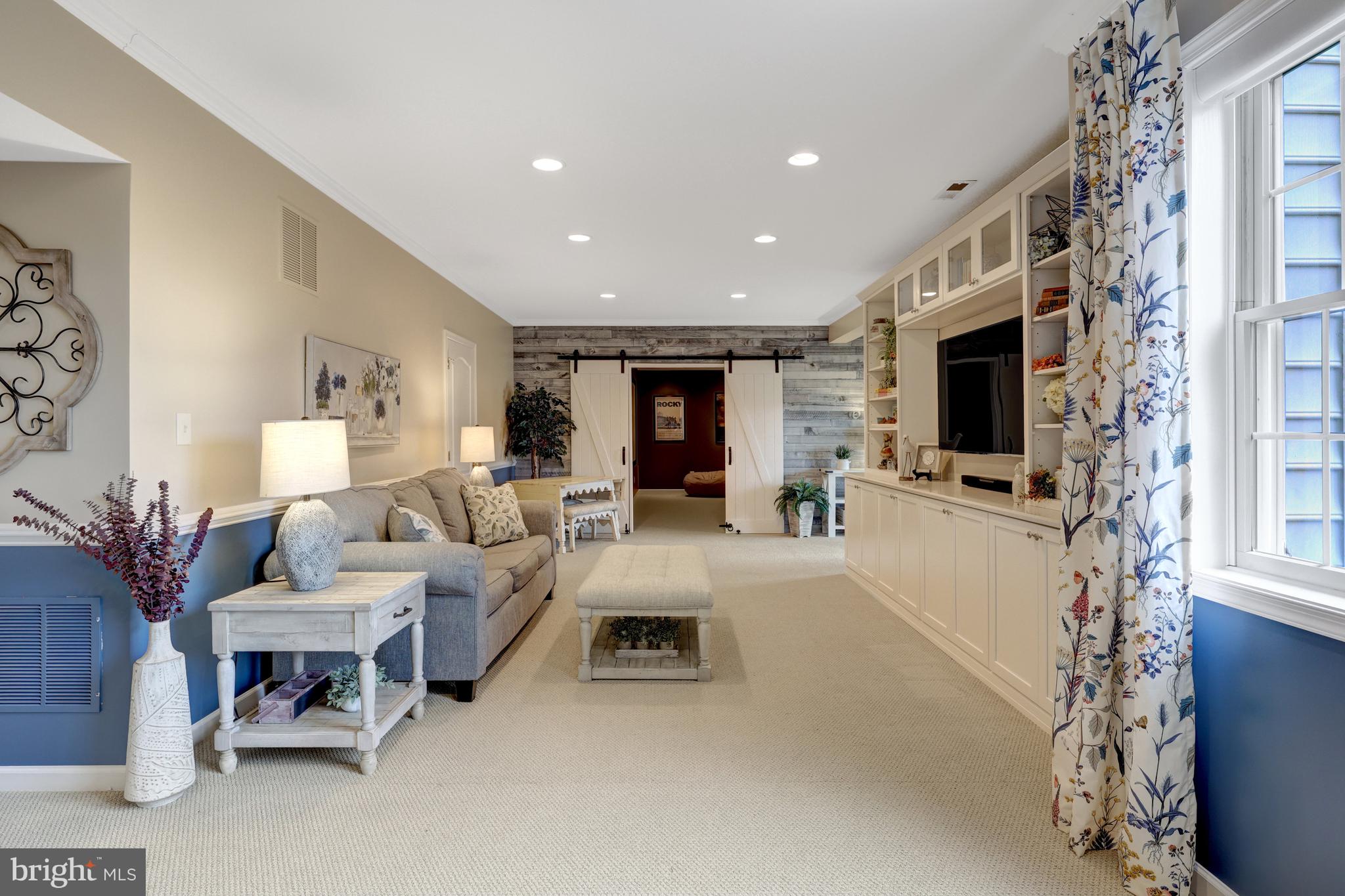 LOUDOUN VALLEY ESTATES - Residential