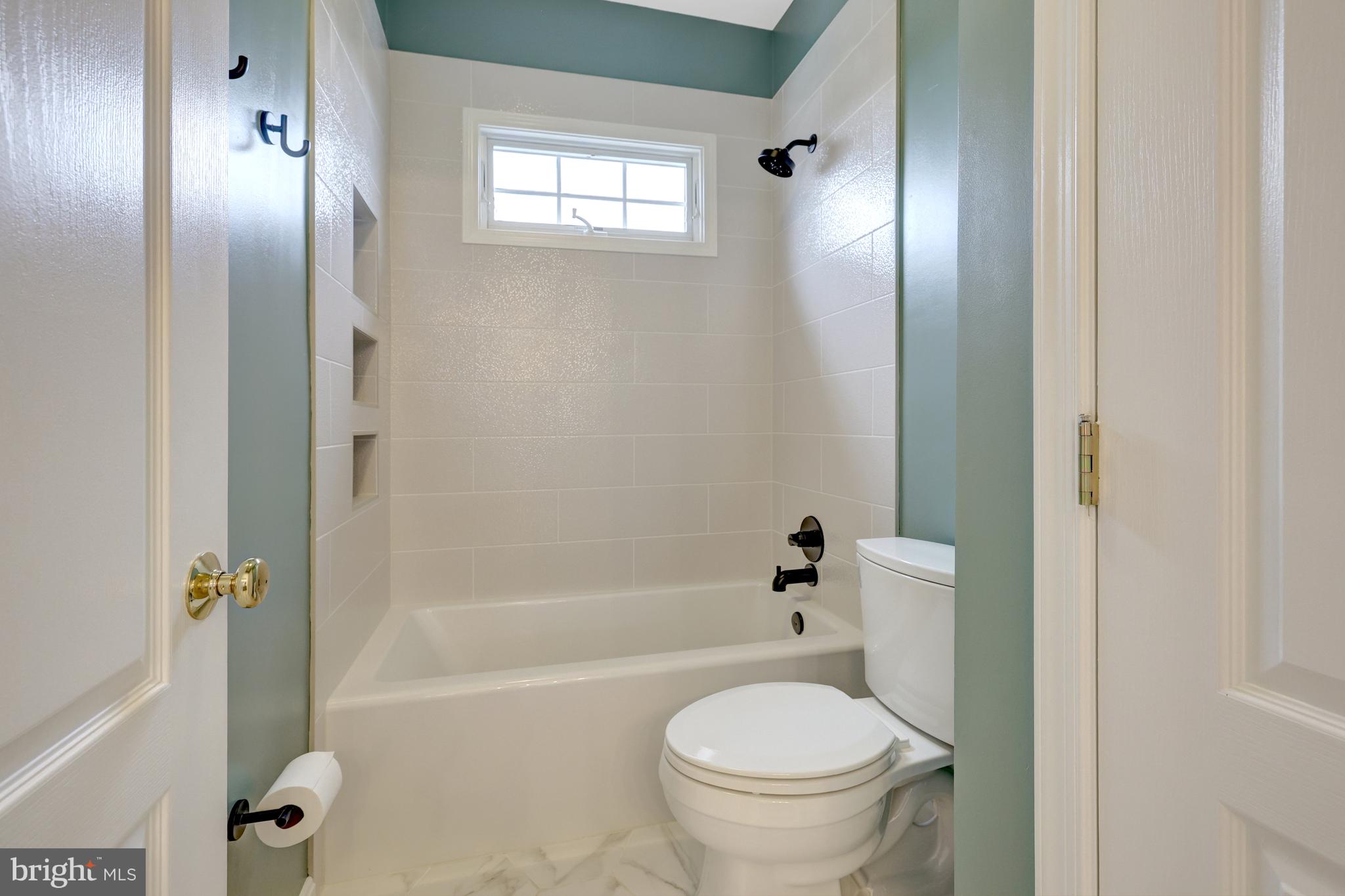 LOUDOUN VALLEY ESTATES - Residential