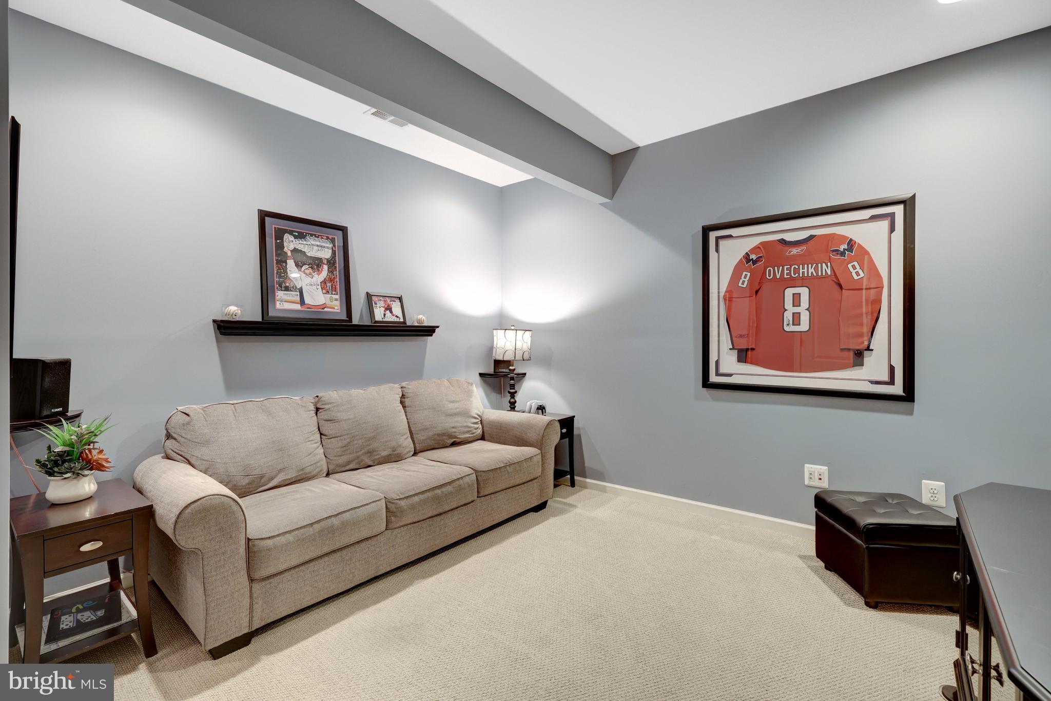 LOUDOUN VALLEY ESTATES - Residential