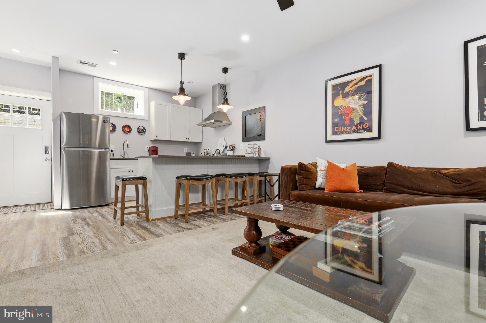 JANETA - Residential