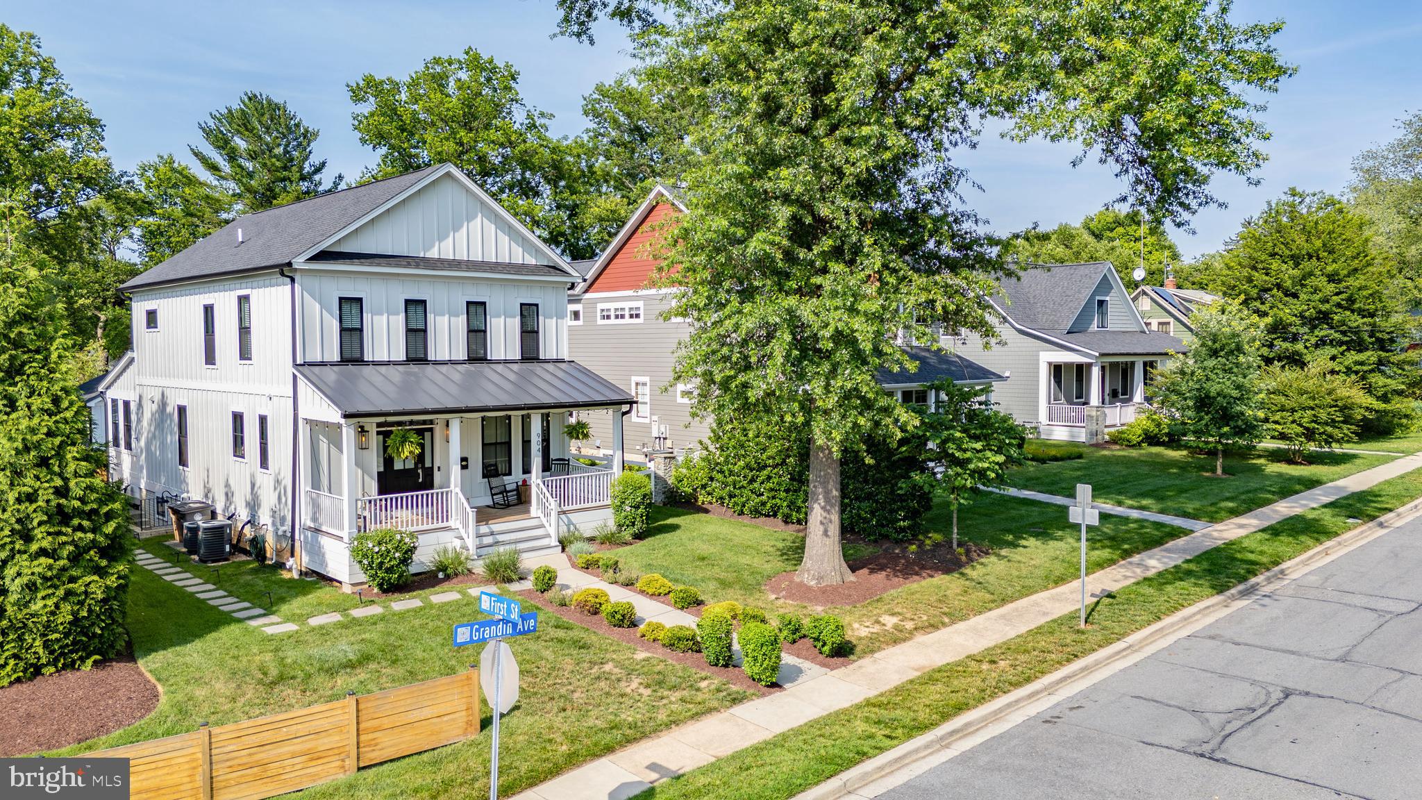 JANETA - Residential
