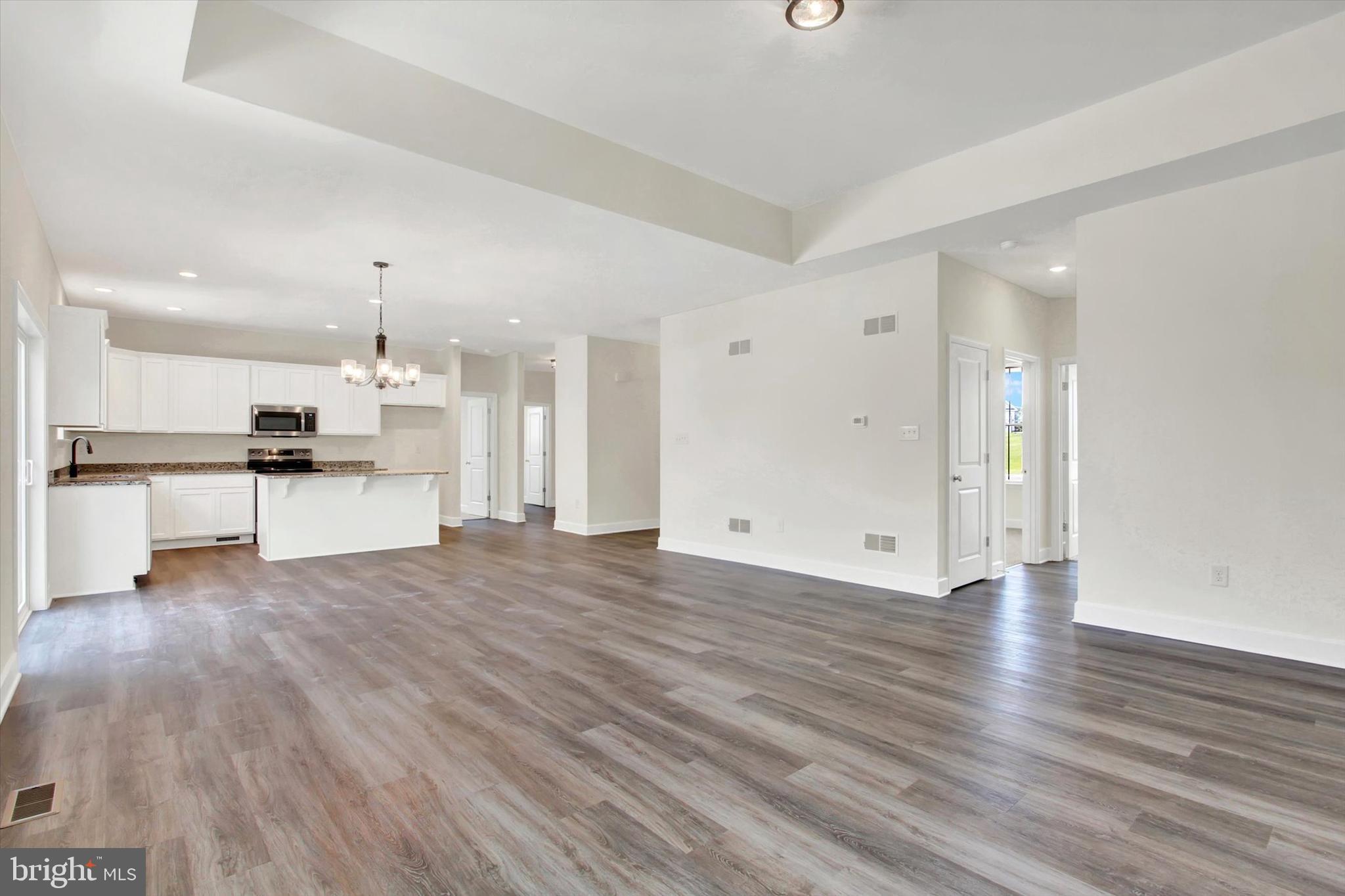 THORNBURY HUNT II - Residential