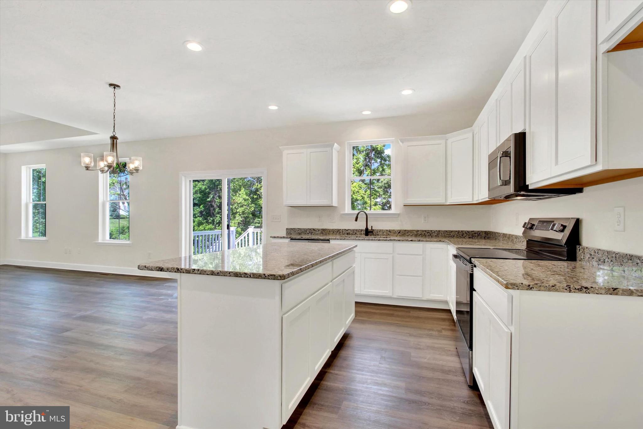 THORNBURY HUNT II - Residential