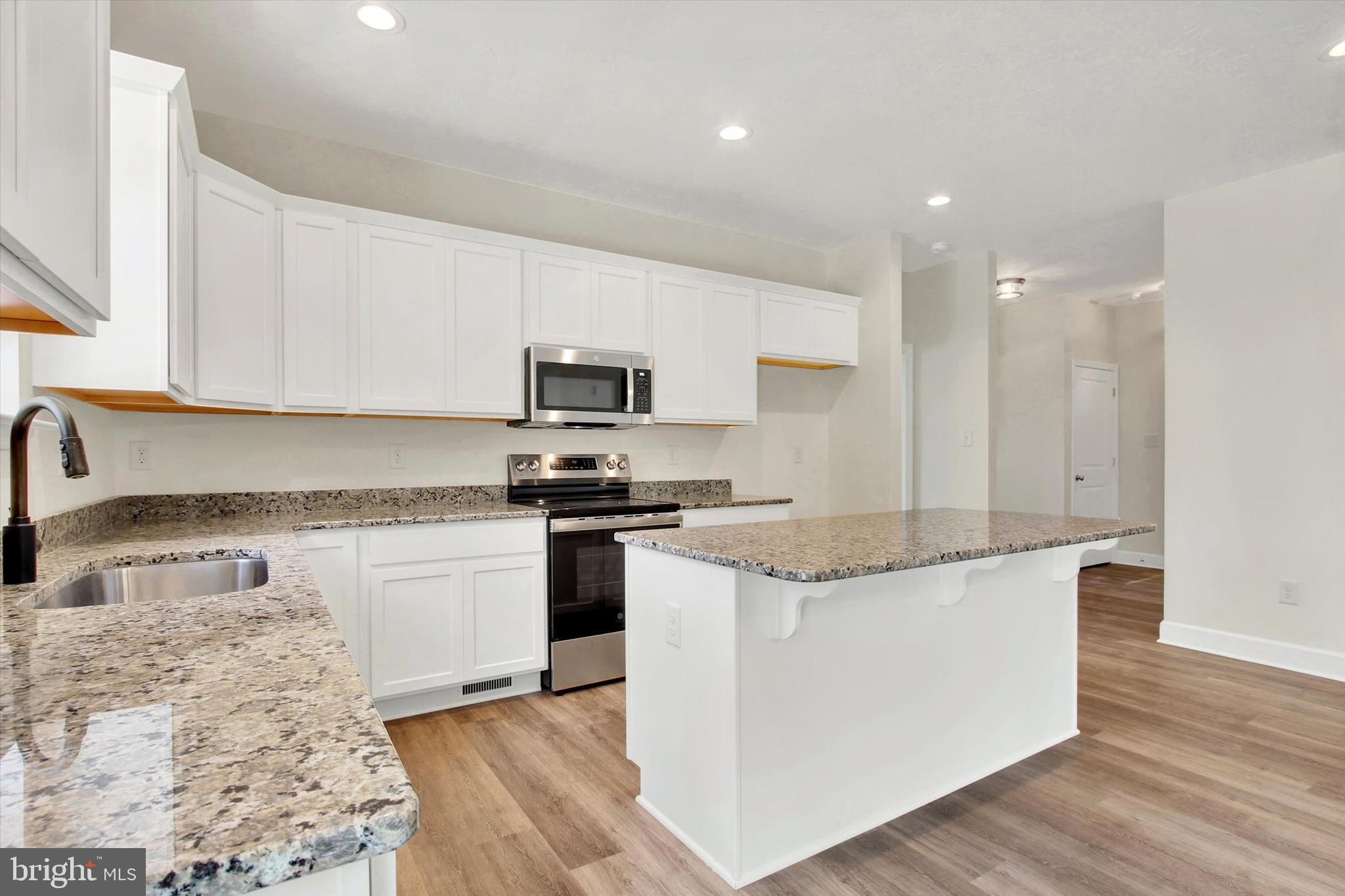THORNBURY HUNT II - Residential
