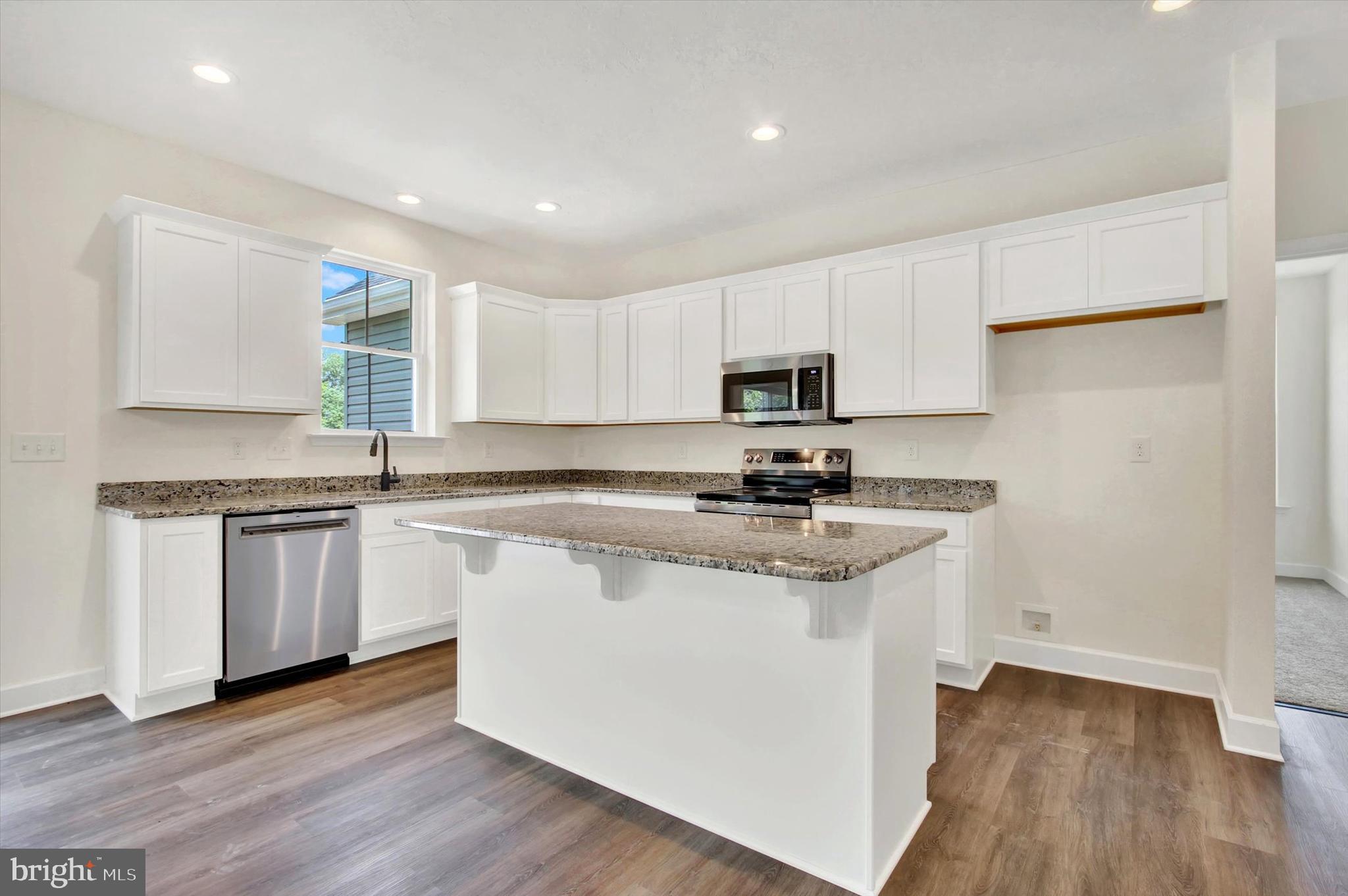 THORNBURY HUNT II - Residential