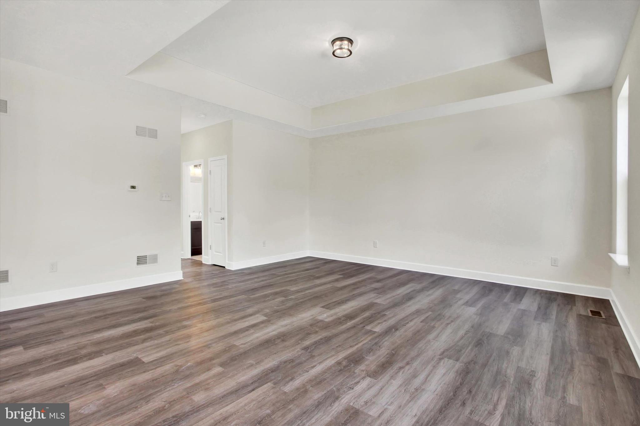 THORNBURY HUNT II - Residential
